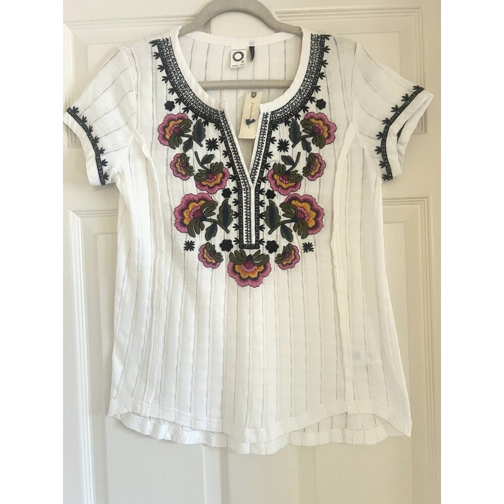 Anthropologie Akemi + Kin Embroidered Floral Boho Top Sz M White NWT Peasant